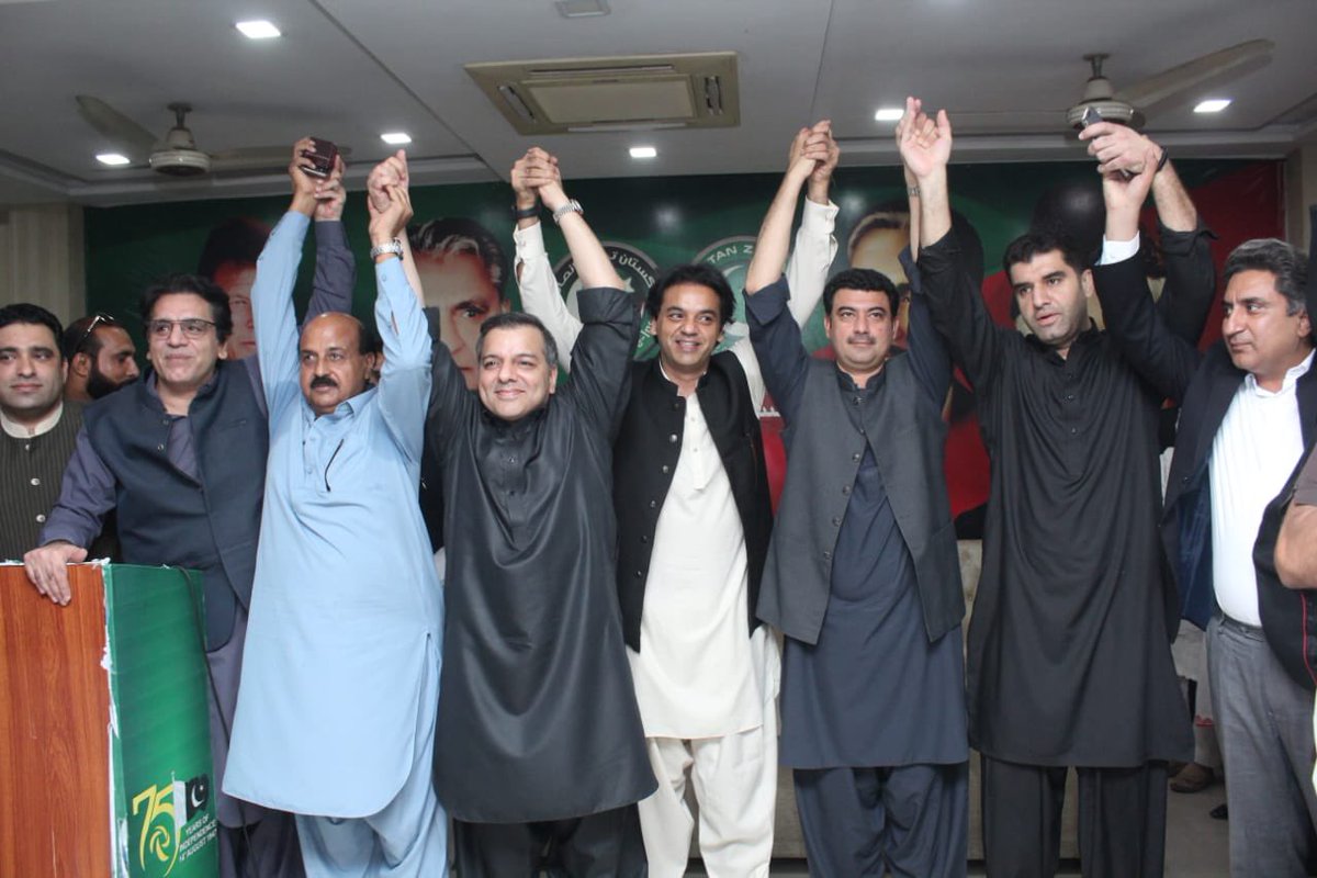 MuradRaasMR's tweet photo. Visited Sialkot with Ministers Ansar Majeed and Malik Taimoor regarding District protests against price hikes and long March. My brothers @UdarOfficial &amp; @UmerPTIOfficial were great hosts and making real preparations for the movement. https://t.co/Z4k1sBEARK