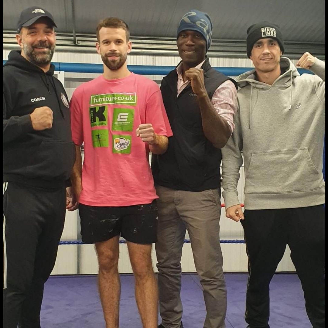 Fight Day!

Hard works been put in for weeks by every person in this photo 🥊

Team @cityofhfdsboxing looking to make a statment in Swindon tonight 🏆

Thanks to everyone whoes bought a ticket and shown support it means the world 🌎

#boxing #fightnight #swindon #prolife