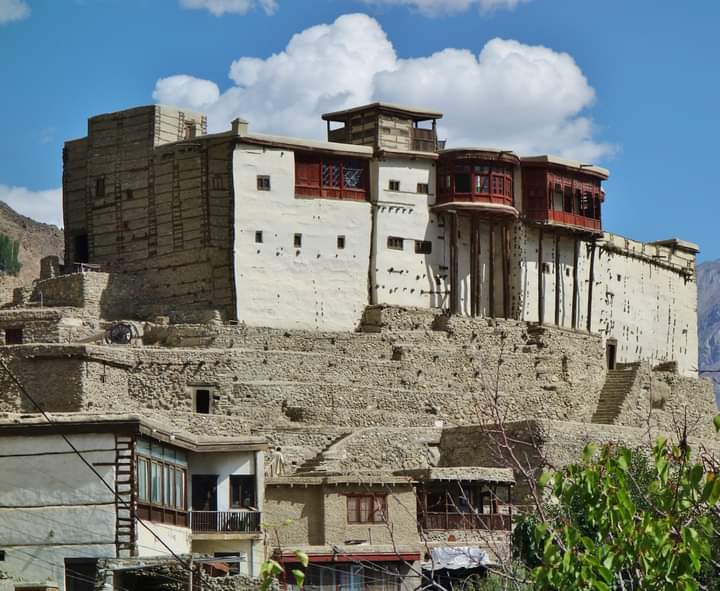 Qasim3Kiran's tweet photo. #Baltit Fort is located In The Hunza Valley 
@deputy_hunza @seemahunzia @amirali404 https://t.co/V7do5Cwmzq