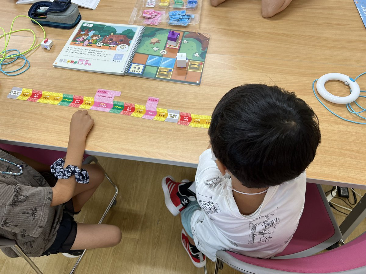Jun1W's tweet image. #017
低学年Ninjaがtoioにチャレンジ中です。
Scratch組はmicro:bitを使いこなせるか?
#CoderDojo吉備
#CoderDojo岡山
#CoderDojo
#toio
#microbit