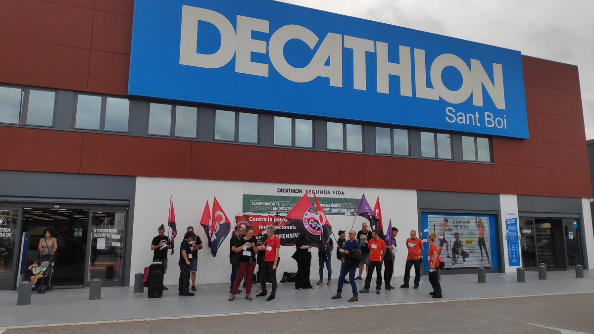 cgtzonasur's tweet photo. #DecathlonReprime solo es el principio. @DecathlonES sepan que ¡Si tocan a una nos tocan a todⒶs!

Hoy en #Madrid #Burgos #SaintBoi #ACoruña #Ferrol #Valladolid y seguiremos

#ApoyoMutuo y #AcciónDirecta está es la @CGT 

#MarioReadmisión #OviReadmisión #BoicotDecathlon @CgtCar https://t.co/XzBBzl3Q9b