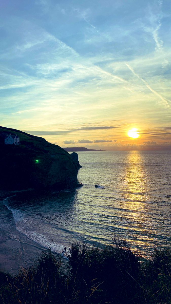 DramaOlwg's tweet photo. Ges i amser gwych yn @llangrannog1932 gyda disgyblion uchelgeisiol, parchus a frwdfrydig Blwyddyn 7! 

Fraint oedd dangos y disgyblion yr ardal anhygoel yma o Gymru.

Diolch am fy ngwahodd @GarthOlwg_Canol 👍 https://t.co/9XV323NRJC