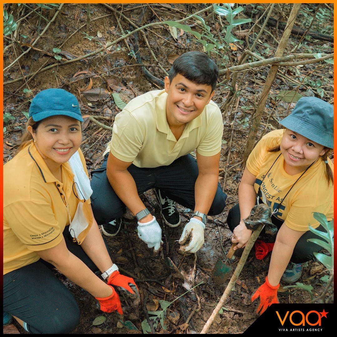 VivaArtists_'s tweet photo. LOOK: @mateoguidicelli joined @SunLifePH Foundation volunteers in their tree-planting activity at La Mesa Nature Reserve π±π
#BrighterWorldBuilder #SunLifePartnerForLife https://t.co/v6MCR5wvAZ