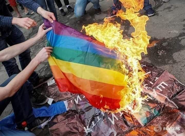 Atiqbhatti15's tweet image. ہم اپنے دیس کی پہچان کو مٹنے نہیں دیں گے 
کبھی اسلام کا پرچم یہاں جھکنے نہیں دیں گے •

لاَ غَالِب اِلاَّ اللّٰه 🏴  🏳️

#TransgenderAct