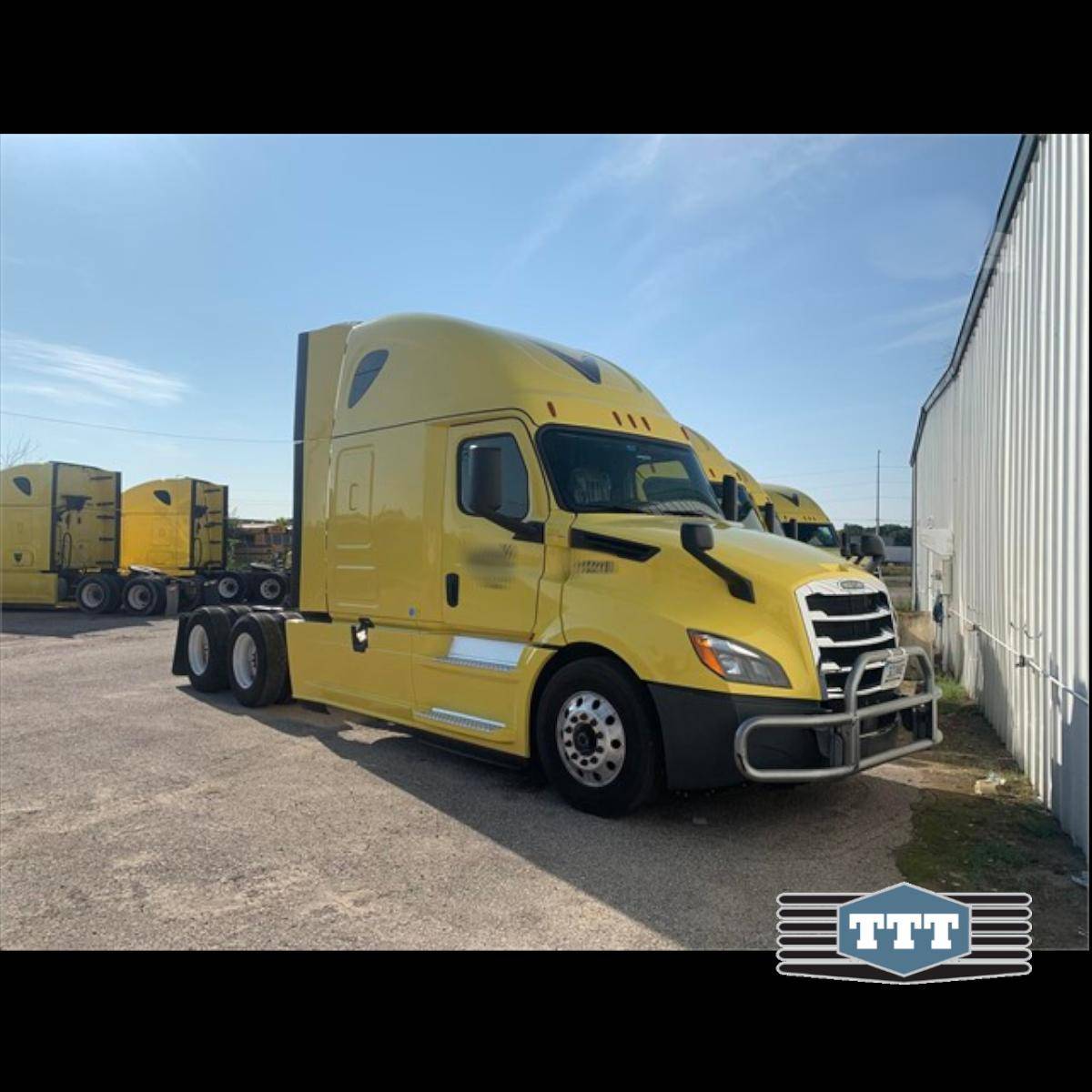 TTTExchange's tweet photo. HOT OFF THE PRESSES- BRAND NEW LISTING!!!
2019 Freightliner Cascadia
72" Raised Roof Sleeper
DT12 Automatic
450k miles
$111,400
https://t.co/MbLp0V8H4a

REGISTER Here and Make an Offer!
https://t.co/PFHWQQyUdZ

Negotiate directly with Seller on our platform!!

#freightliners https://t.co/ahIIYBxoG1