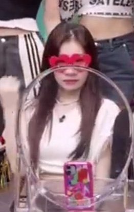 tablesandchaers's tweet photo. it’s always chaeryeong https://t.co/ntXfXJ5qw5