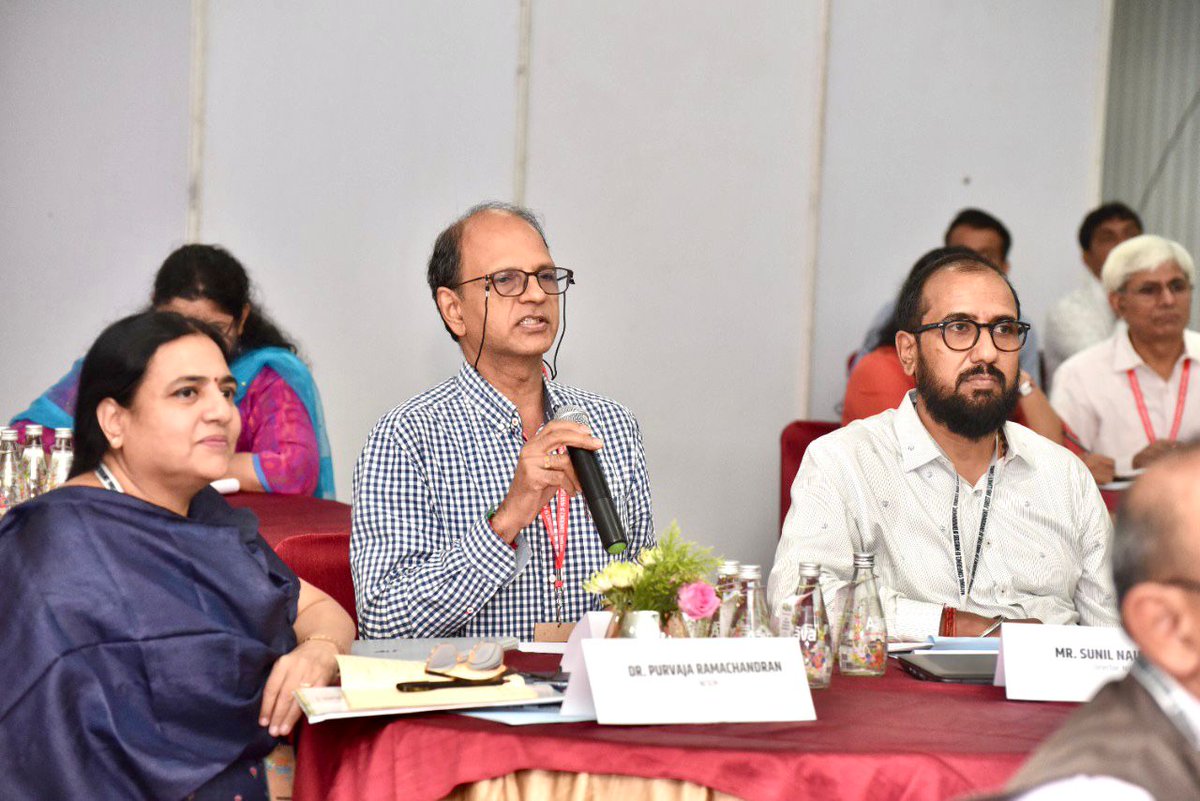byadavbjp's tweet photo. Interacted with heads of MoEFCC institutions at the #NationalEnvironmentConference. We discussed the issue of filling vacancies on priority. Also spoke about ways to strengthen coordination, collaboration and cooperation to ensure the protection and preservation of our ecosystem. https://t.co/6ENeOJ1Kx6