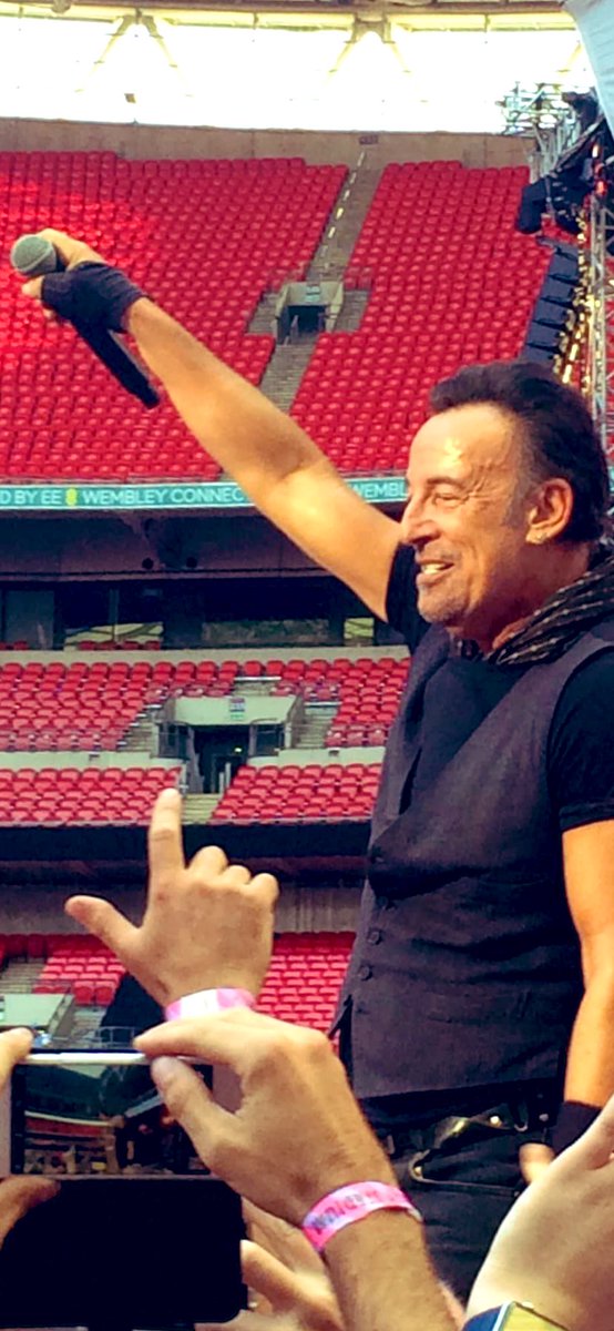 “…If you can holler, then say alright
Alright
And if you can, meet me in the city tonight…”
❤️🎸🇺🇸🎷❤️
#Buongiorno
#24Settembre
#Springsteen
#SpringsteenTour2023