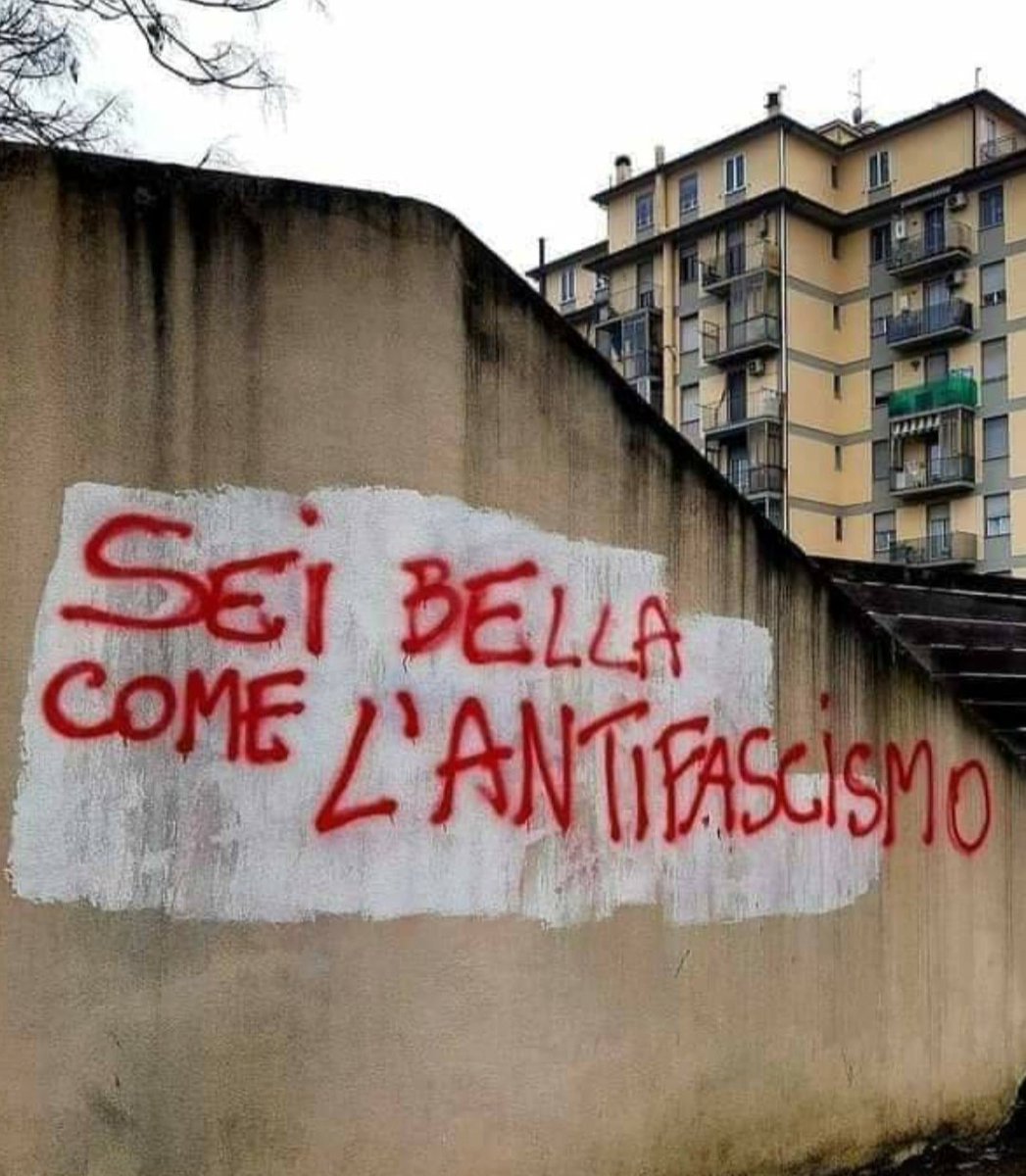 Samanthatewitch's tweet photo. Altro che rose e cioccolatini....❤️ #ElezioniPolitiche22 #elezioni #sinistra https://t.co/fDVOs1TNeo