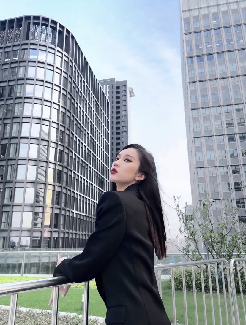 lingzipics's tweet photo. ➳ 220924 weibo update 
#刘令姿 #liulingzi https://t.co/yXIsLiJ7VX