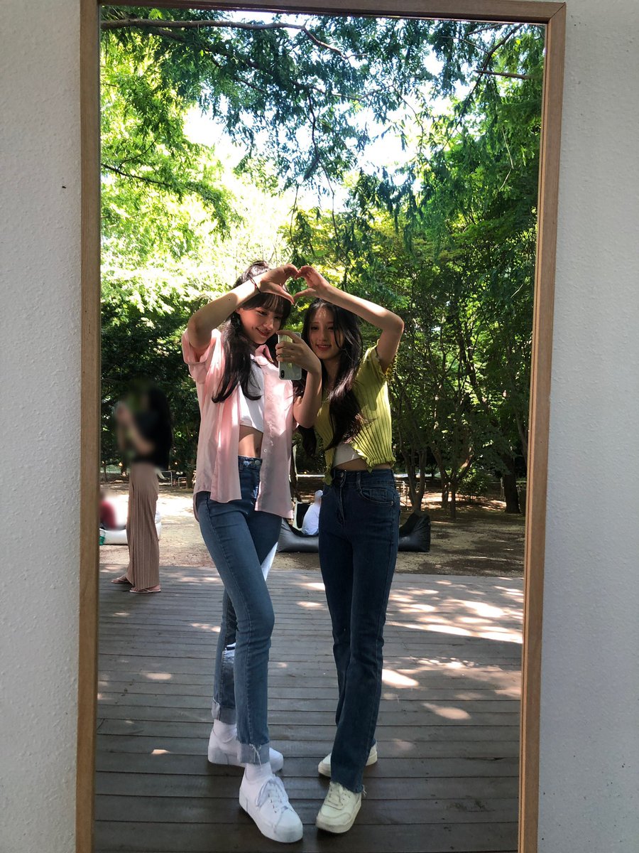 1121FOLDER's tweet photo. happy birthday gaeul unnie 💞 https://t.co/3S5Jio3g60