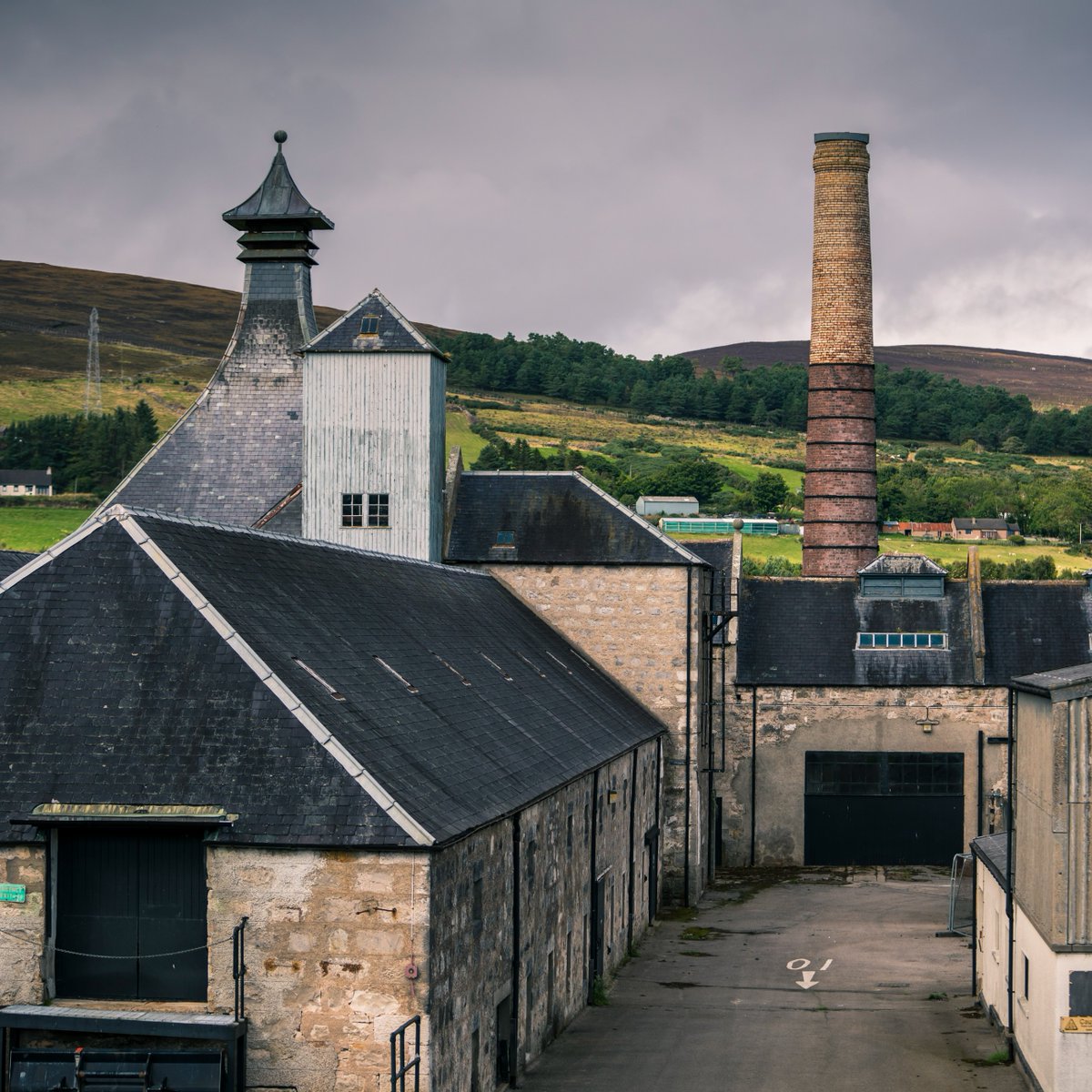 WhiskyExchange's tweet photo. Brora Triptych - Discover the #Distillery > https://t.co/vDpcuniWaF
The #BroraTriptych brings together three eras of production charting its role as a producer with free delivery when you sign up to our newsletter. https://t.co/pV6pQmYpBN