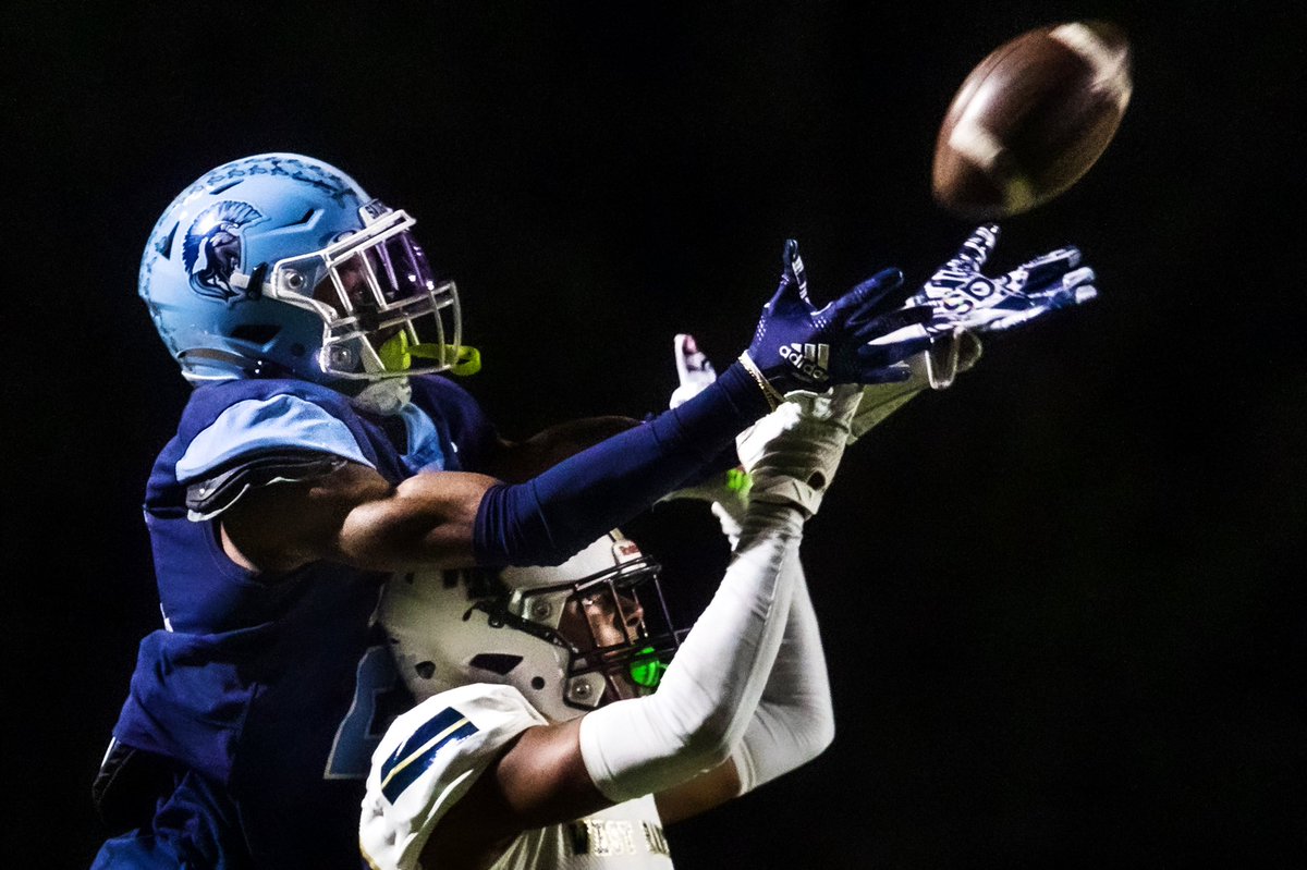 chris_t_torres's tweet photo. The #WestRanch Wildcats (@WestRanchFB) defeat the #Saugus Centurions (@SaugusGridiron) 43-6 at Cougar Stadium on Friday, Sept. 23, 2022. The Wildcats (6-0, 2-0) avenge last years 42-8 loss to the Centurions (4-2, 1-1). (Chris Torres/@SCVSignal)

#photojournalism #SCV https://t.co/K7Xn5FLoTc