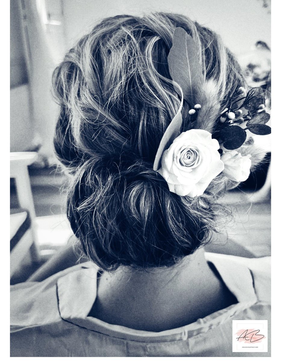 How gorgeous is this bridal hair by Ashleigh Buntings Hair 🤍

Featured Suppliers
Venue - @eastquayweddings
Hair by Ashleigh Buntings Hair - as part of the Kent Bridal Hair Team with @kentbridalhair

✨More details below👇 
🔗 marriedinkent.co.uk/wedding_suppli…

#kentwedding #kentweddings