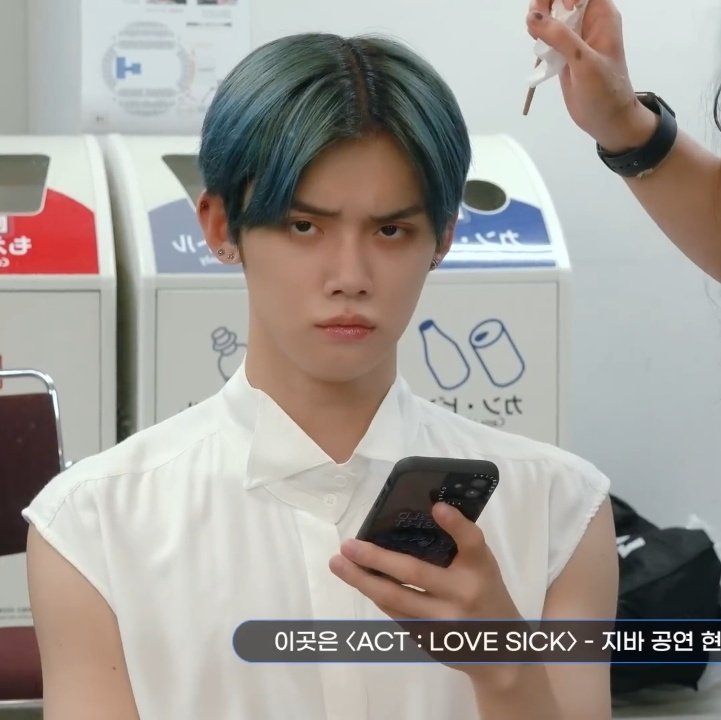 B3OMLUVS's tweet photo. the flashbacks im getting😭😭 https://t.co/CycrJiWEV9