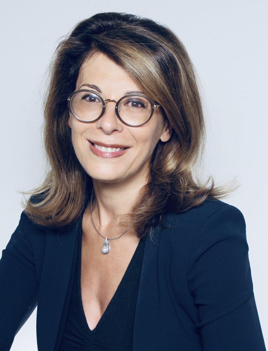 fadouce's tweet photo. #transformationnumérique A la suite des injonctions contradictoires
jusqu’à celle-ci, hors sol : « Elle n’est plus à faire »!

Voici l’ouvrage documenté, de l’expérience et du parcours de dirigeante éclairée @HelenZeitoun

Une rencontre pleine d’étincelles! 😊 Merci @SophieBelis! https://t.co/NC9TfRy5l3