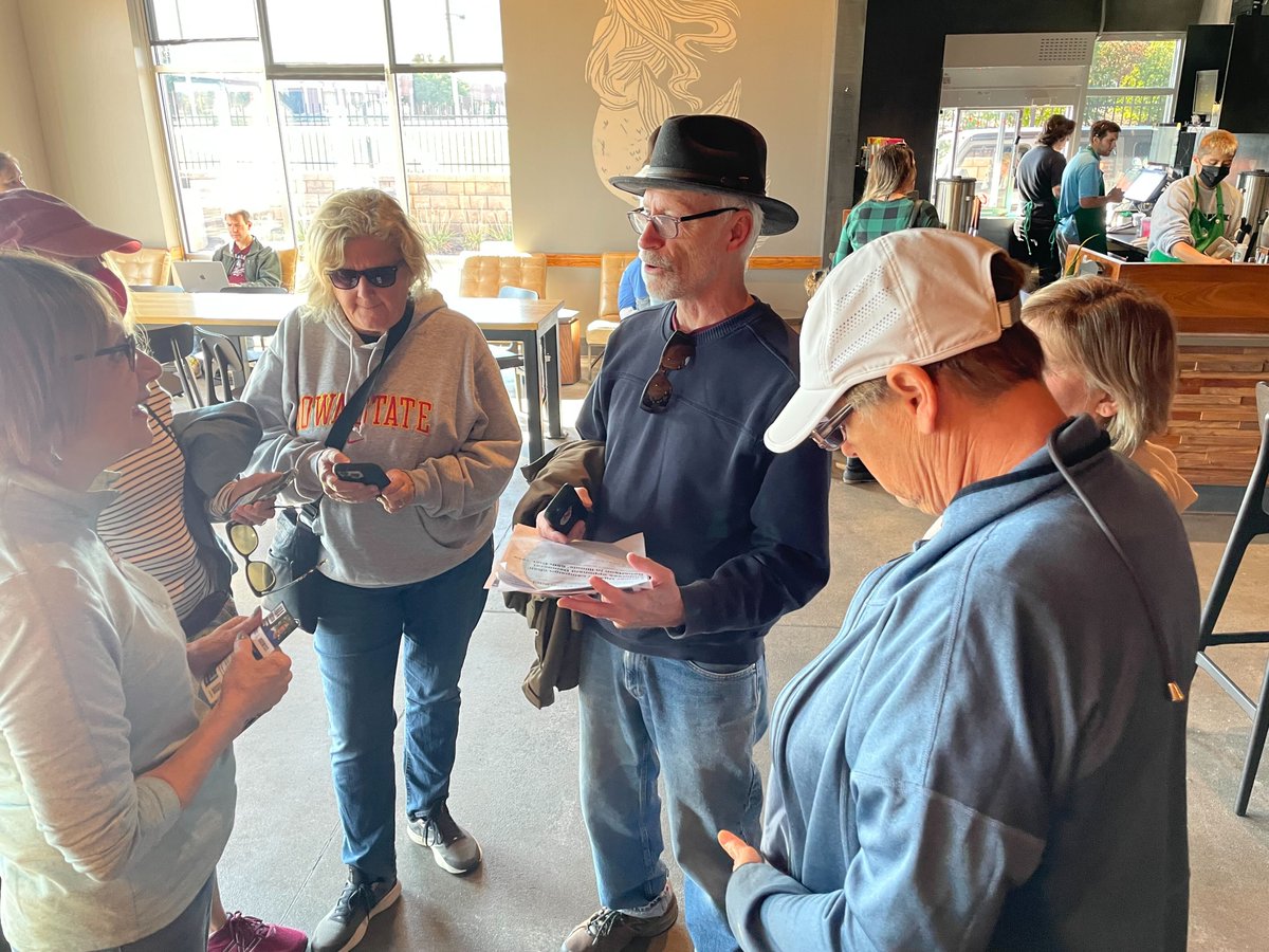 voteLinda65's tweet photo. Team Linda out and about in #il65 talking to voters this morning!
#lindarobertson #votelinda #lindalistens #guncontrol #climate #foxvalleyil #kanecountyil #southelginil #genevail #wayneil #stcharlesil #elburnil #camptonhillsil #platoil #danugaste #foxvalleyil #gotv https://t.co/753XdG7ndQ