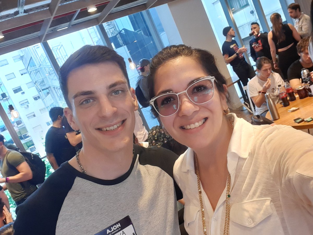 rominavila47's tweet photo. Con @cryptobecker en @CryptoPMortales aprendiendo Defi https://t.co/ubBzqdFinw