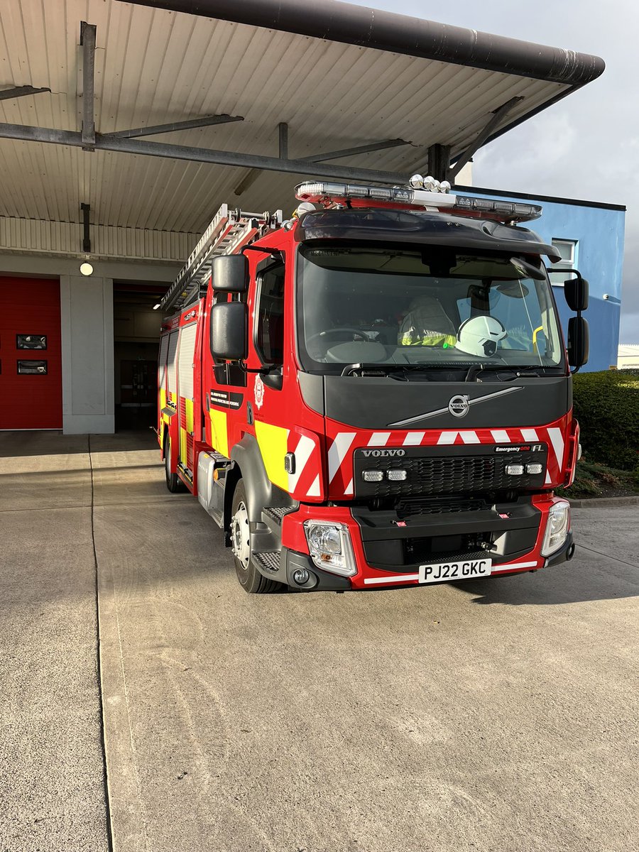 TomWeston89's tweet image. White Watch Rhyl had the dreaded pump changeover job yesterday… we didn’t mind too much though as it was for our new pump 😍 12mins after booking it on the run it had its first fire call 🚒🔥 #NewWheels #22plate