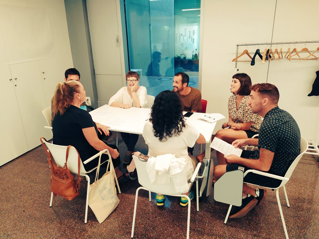 BCNAntirumors's tweet photo. #ACTUALITAT | Ja podeu llegir la crònica de l'última trobada de grups focals (Eix 4: Comunicació i Incidència) per a l'elaboració del Pla d'Acció de la #XarxaBCNAntirumors, facilitada per @Spora_ws, en la qual van participar 14 entitats de la Xarxa: https://t.co/Tl3QanvZMt https://t.co/ugyQNQrBx5