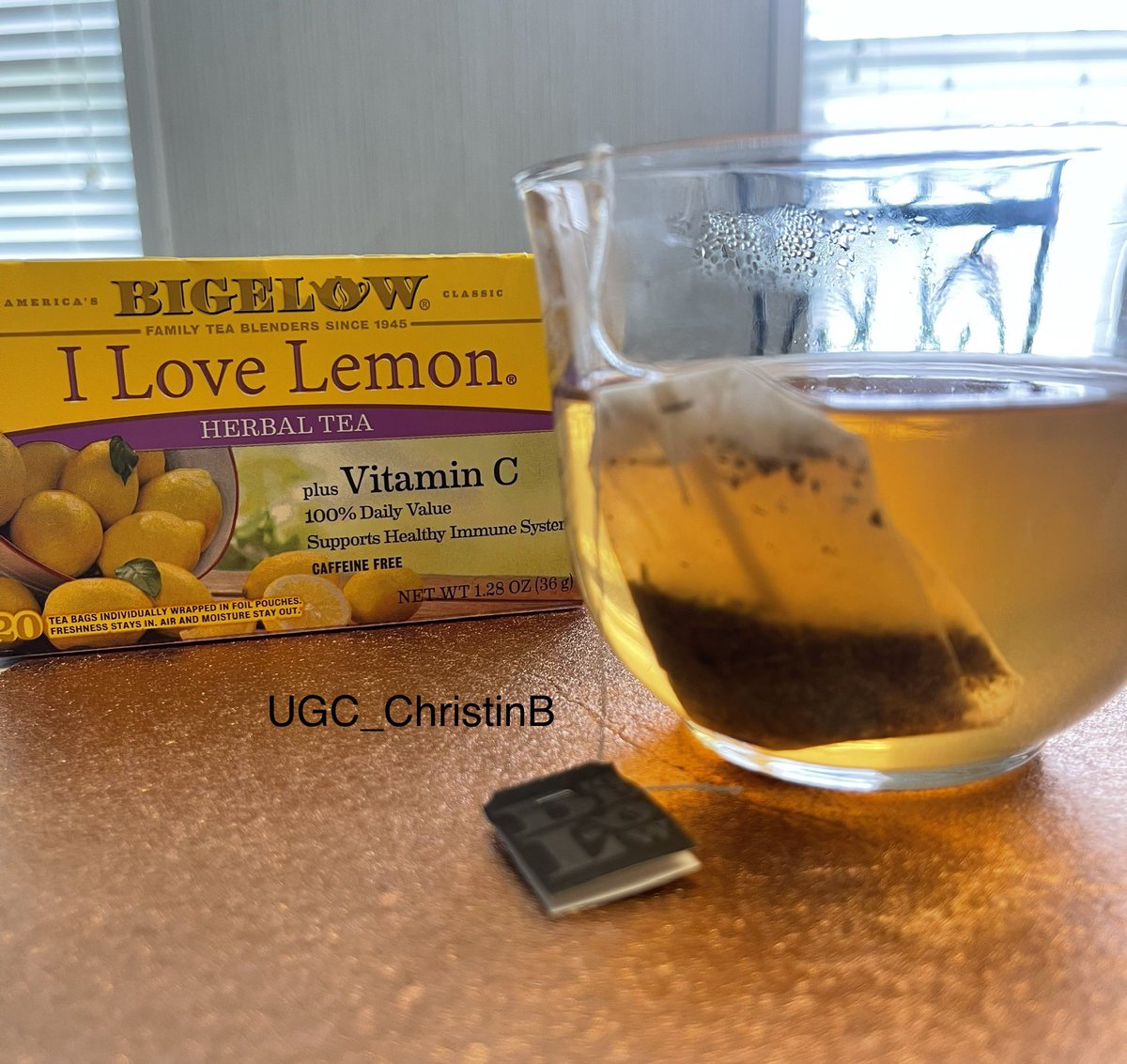 UChristinb's tweet photo. Starting off this cool morning with some hot herbal tea. With this weather change, I have to keep my immune system happy and healthy. ☺️🍋☕️🍯 #herbaltea #lemontea @bigelowtea #ilovelemon #ugc #UGCcreator #ContentCreator https://t.co/xN52Gu0I7y