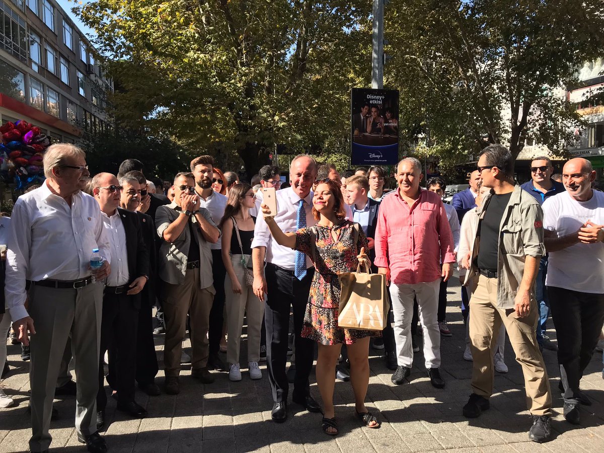 Kadıköy Bağdat Caddesi'ndeyiz 💙

Bizi durdurmak için ne yaparsanız yapın nafile. Bizler sevgiyi ve umudu memleketimizin dört bir yanına yaymaya devam edeceğiz.