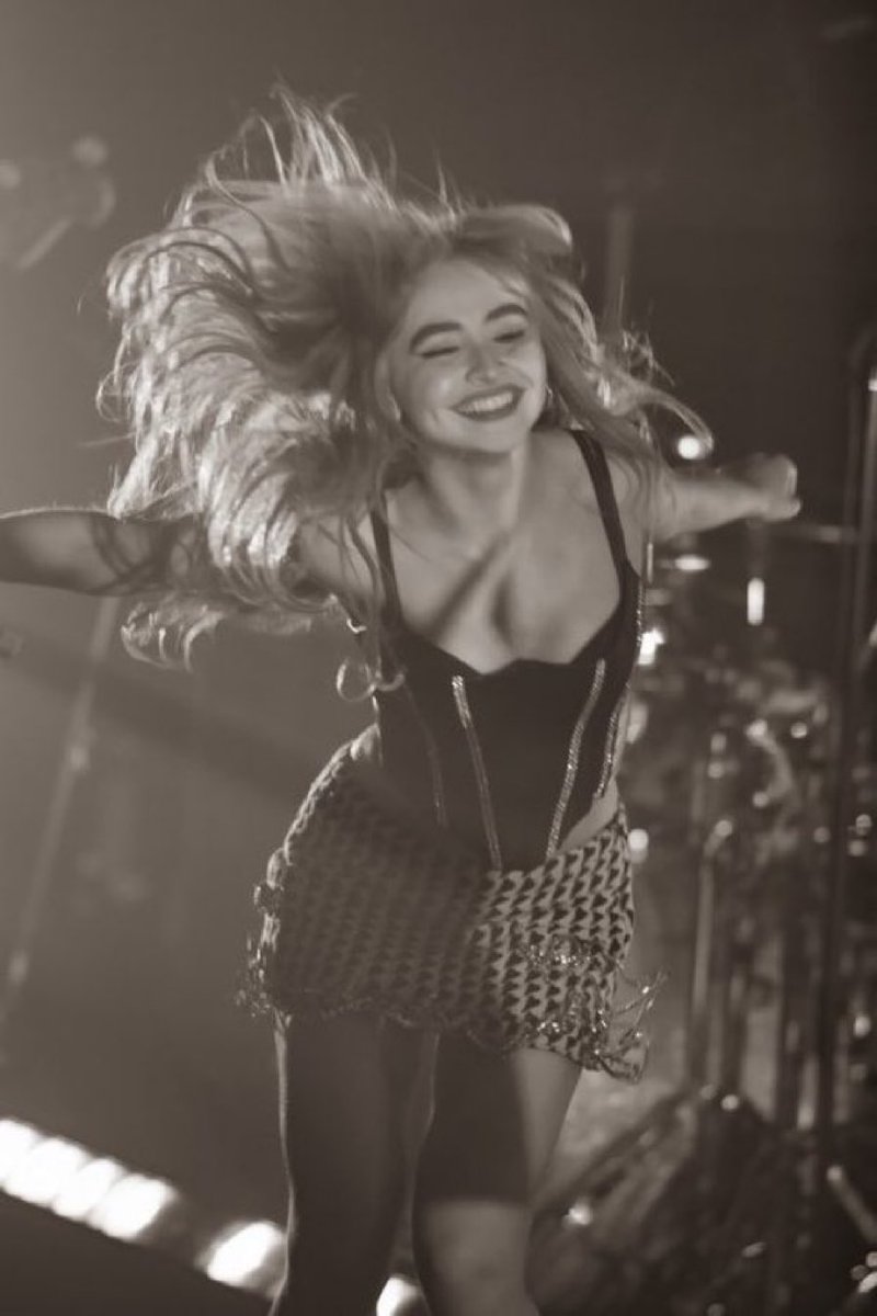 sabslucky's tweet photo. happy sabrina on stage pictures >>> https://t.co/La8jj7Cf2B