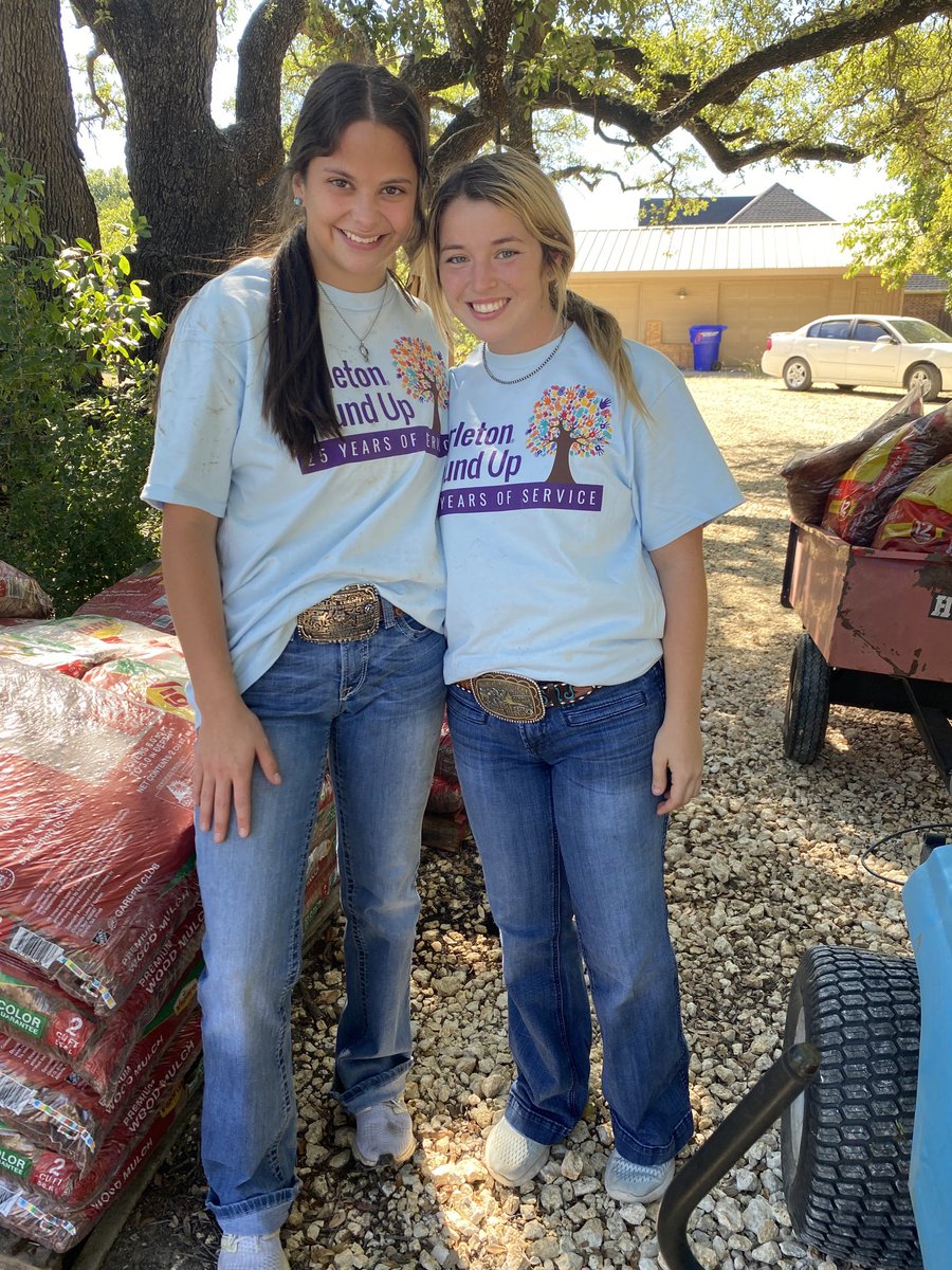 Texans still puttin in work. So proud of our Texans!!  Taking care of the community 💜⁦@Tarleton_VPSA⁩ ⁦@TarletonDEI⁩ ⁦<a href="/TarletonState/">Tarleton State University</a>⁩ ⁦<a href="/LathesTowns/">Lathes Towns</a>⁩