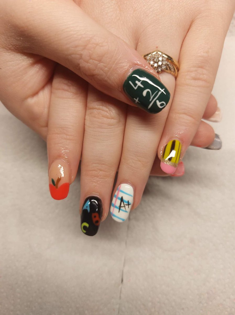 graydon_caitlin's tweet photo. Thought I would change up my nails for school on Monday 🥰
#school #pgce #uucpgce #schoolnails https://t.co/NWjpN5BYW3