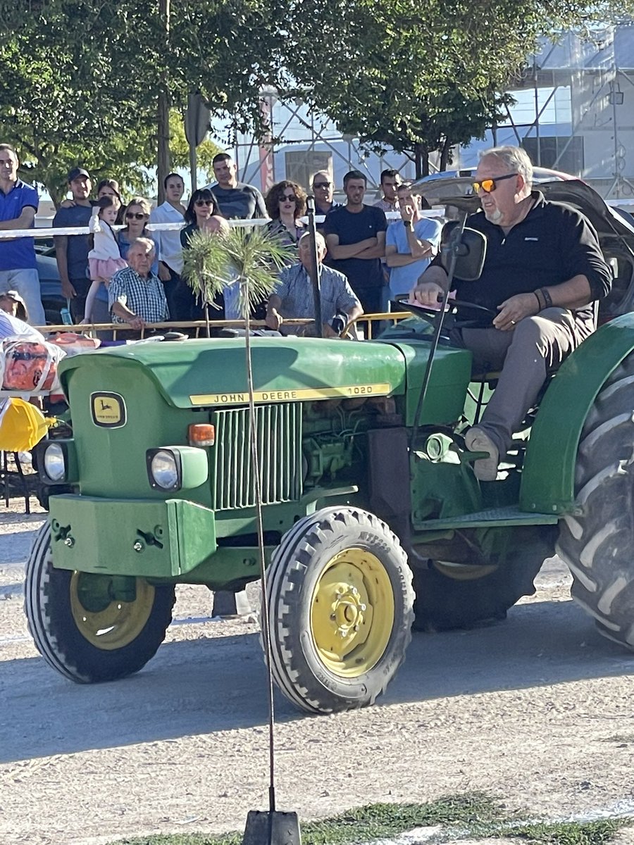 muestravillena's tweet photo. Realmente #FueradeSerie el #Concurso de Habilidades de #Tractores 🚜 ¡¡Espectacular el circuito y la pericia de los participantes!! Enhorabuena al ganador Andrés Gassó que se ha llevado el triunfo en las últimas 4 ediciones 🔝👏🏼 https://t.co/v4yDZu1OCA