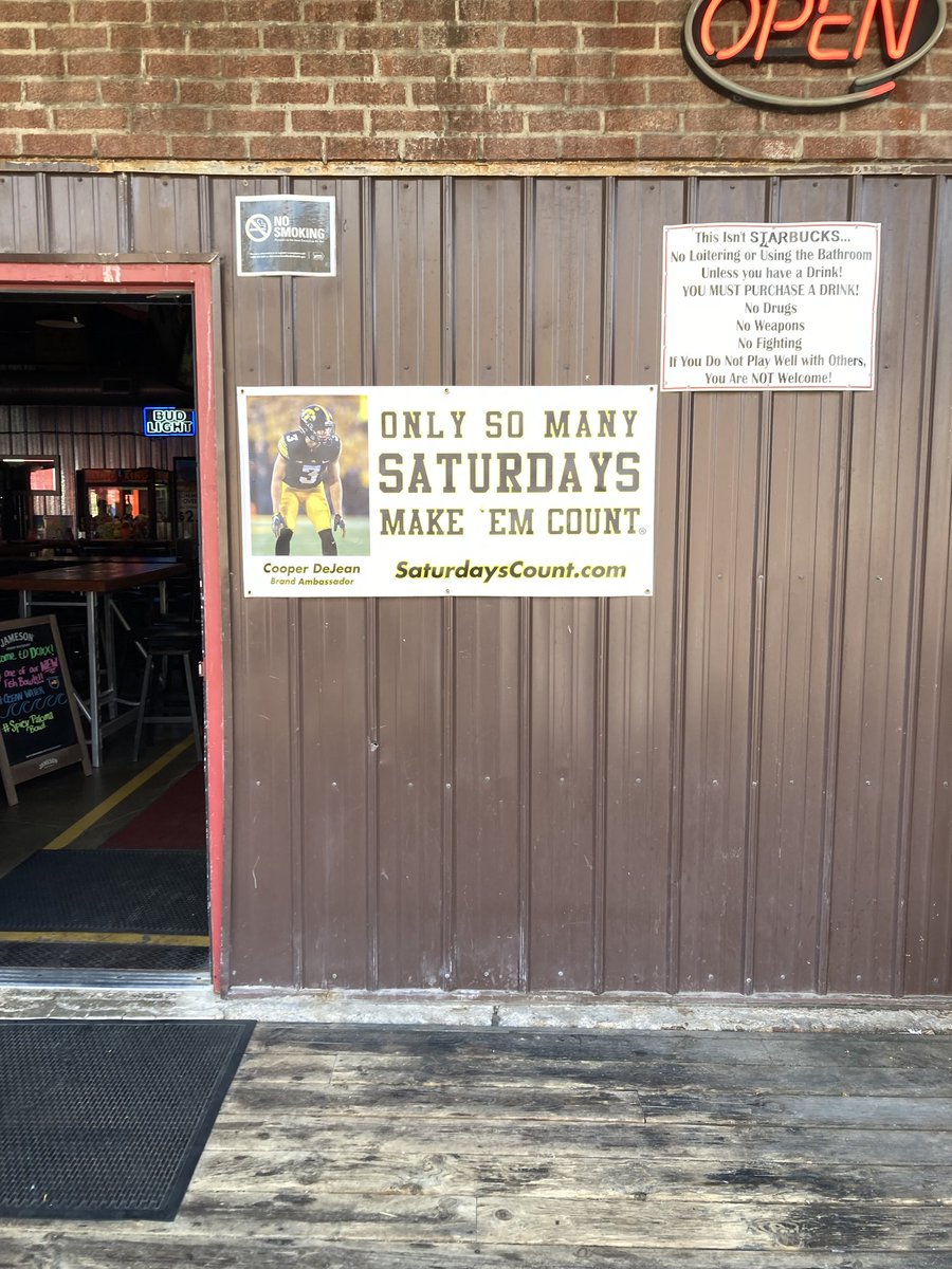 Saturdayscount's tweet photo. Local Sioux City, IA bar supporting @cdejean23 and the Iowa Hawkeyes! #IOWAFB #SaturdaysCount @SSN_Hawkeyes @SSN_CollegeFB @Sidelines_SN https://t.co/Jk8Fa717YZ