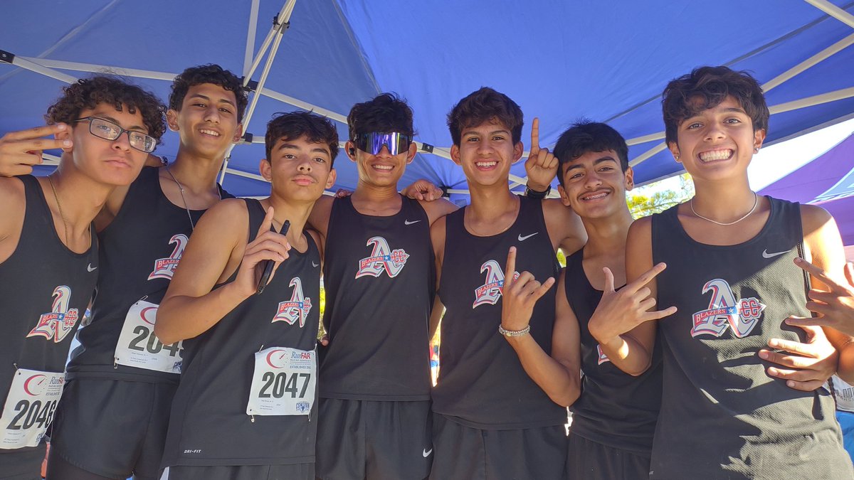 VRuiz_AHS's tweet photo. Great Job today at Nike South at the Woodlands. 11 Personal Records. Super Proud. @klucero #blazernation #teamsisd https://t.co/LmkFL3eJuW