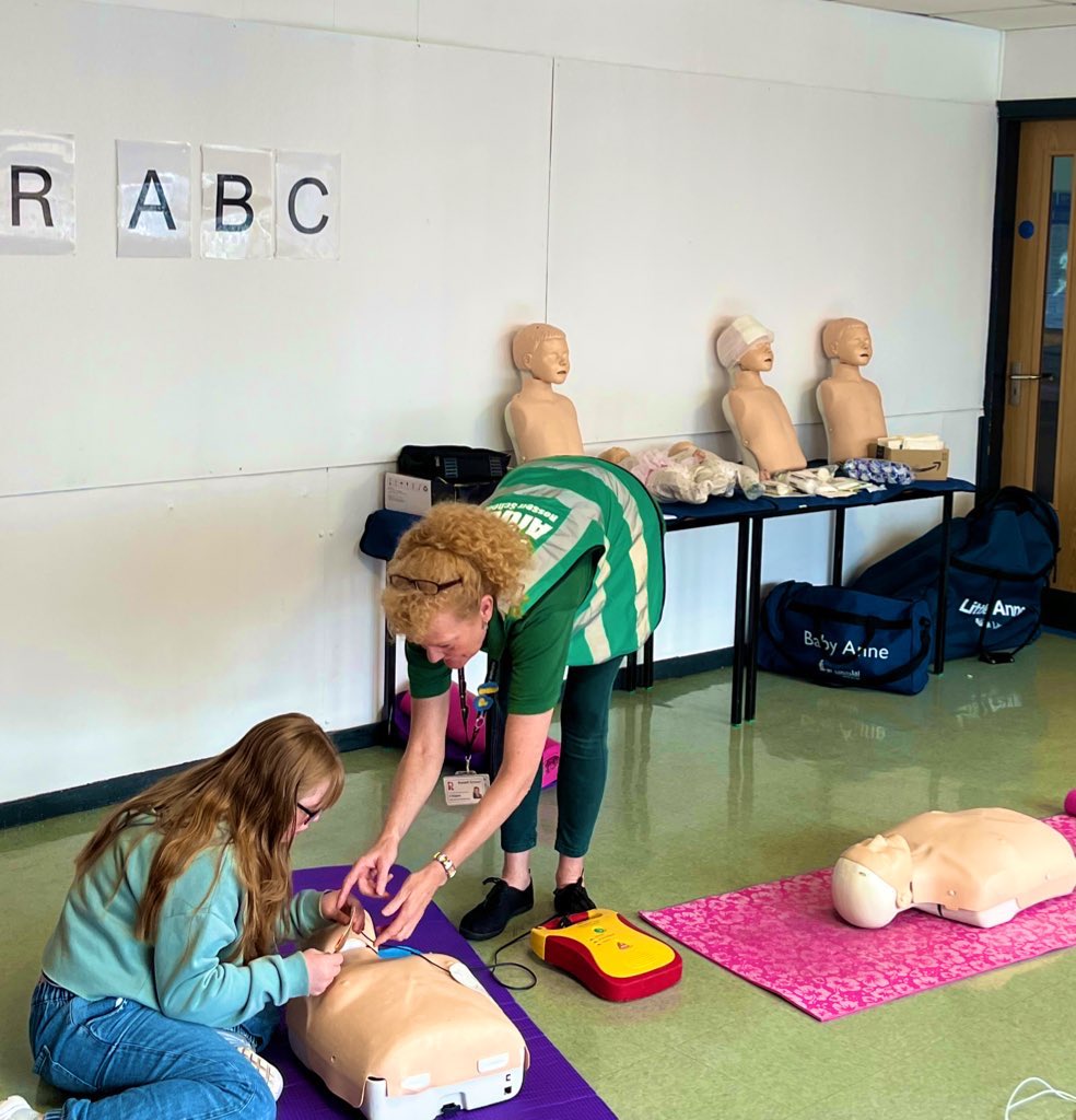 Rossett's tweet photo. Helen Rogers, our school nurse, supported by Amelie in Year 8, demonstrated lifesaving CPR to our Open Day visitors. More details regarding First Aid Club and other opportunities for Rossett students coming soon. #RossettOpenDay 🩹 ⛑ https://t.co/6OXuOOG5mj