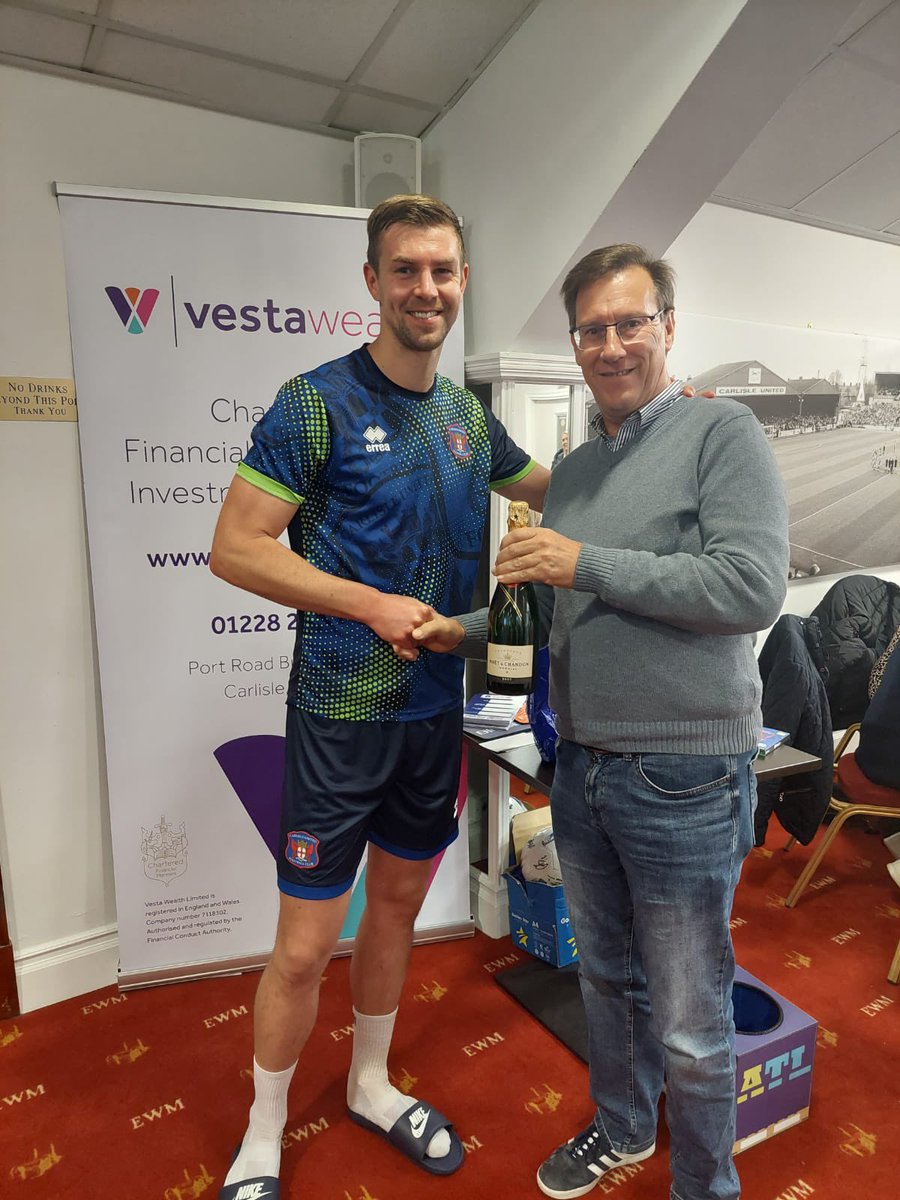 🍾 Paul Huntington got today’s <a href="/VestaWealth/">Vesta Wealth</a> man of the match 💪🏼 #cufc