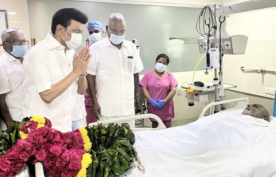 mkstalin's tweet photo. Paid my last respects to @cpimspeak Polit Bureau Member and 3 time Kerala State Secy Thiru. Kodiyeri Balakrishnan.

Com. Kodiyeri was an unyielding personality and was even jailed under MISA during the Emergency in 1975.

My heartfelt condolences to his family &amp; CPI(M) comrades. https://t.co/zFn2ZJ6ulJ