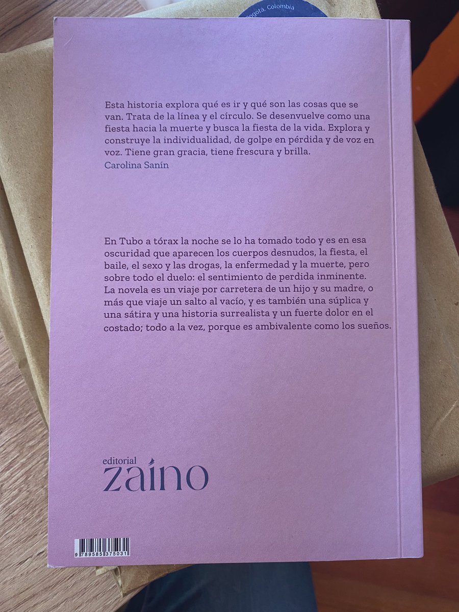 Aprovechando que el lanzamiento fue ayer, y que todos los libros de preventa ya se repartieron, es hora de compartir esto que parece mentira: <a href="/SaninPazC/">Carolina Sanín</a> leyó el manuscrito y me regaló este párrafo que quedó hermoso y mágico ahí en la contratapa.