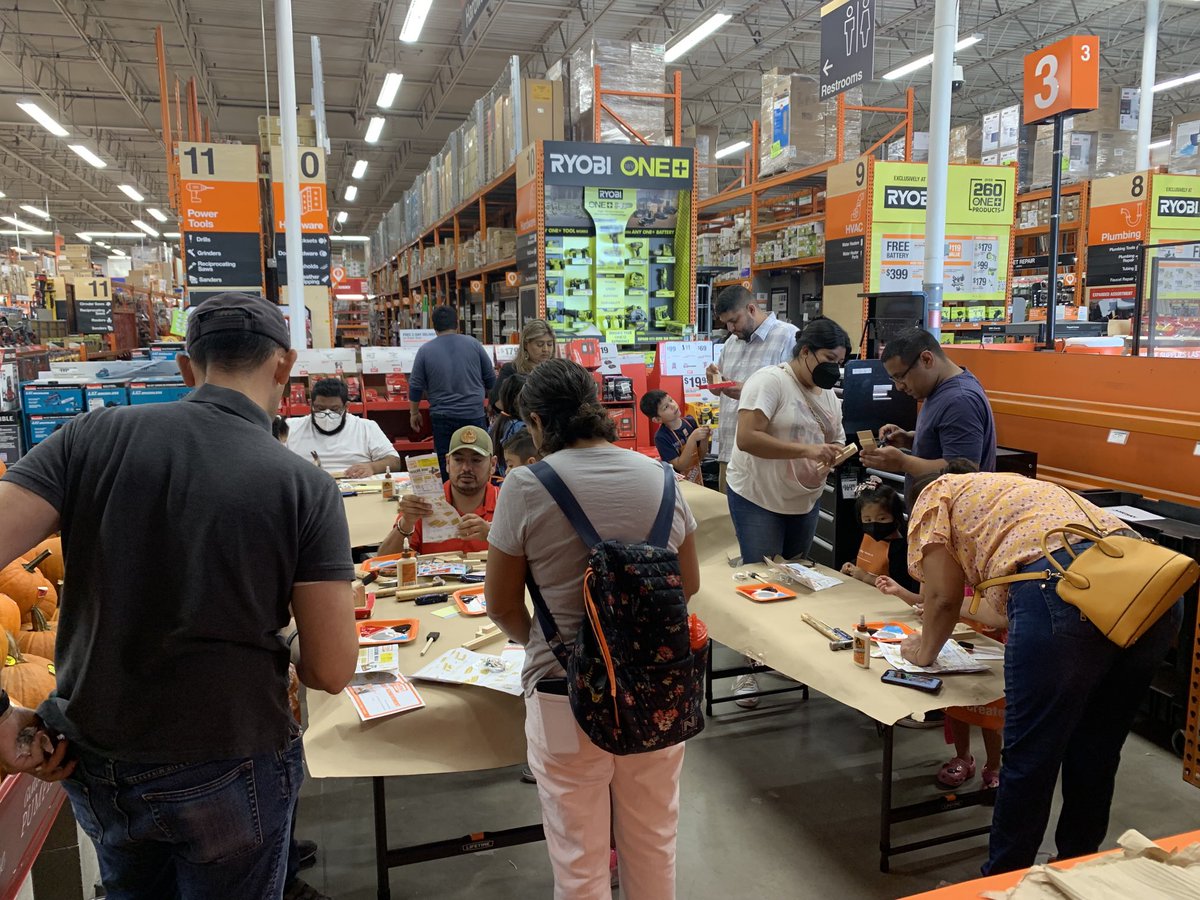 Maritza70127474's tweet photo. Kids workshop at 6540! https://t.co/3Ldr3Tvv01
