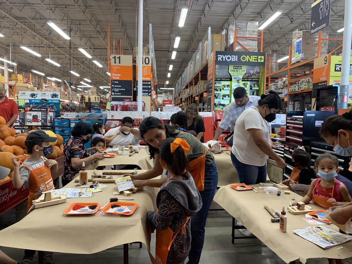 Maritza70127474's tweet photo. Kids workshop at 6540! https://t.co/3Ldr3Tvv01