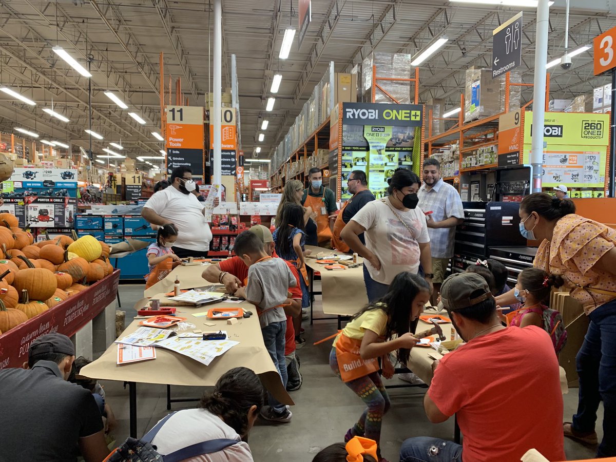 Maritza70127474's tweet photo. Kids workshop at 6540! https://t.co/3Ldr3Tvv01