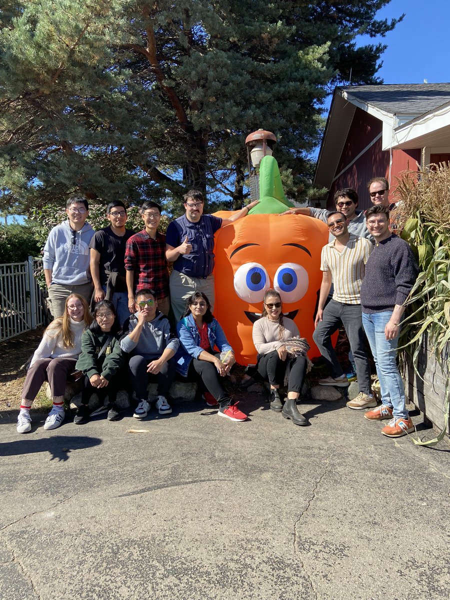 NarayanLab's tweet photo. Lab pic with our newest member. Go pumpkin go!! 🎃 

#biocats https://t.co/Fp3tbFFmPI
