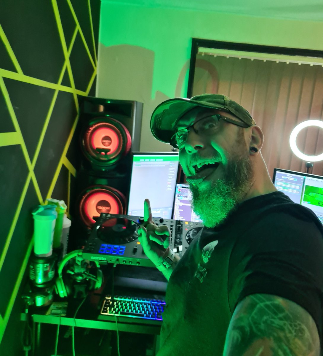 PsychoSkoobz's tweet photo. Doing that live thing in 30 minutes!!👀
Just sorting the tunes for the DJ set!
Come join for the positive vibes, music and gaming noobness!!
Fueled by @DrinkWraith🔥
Link below⬇️
#AspyreGGFam #JoinTheCult #ShackFam #GGsOnly https://t.co/tHwQHLxifB