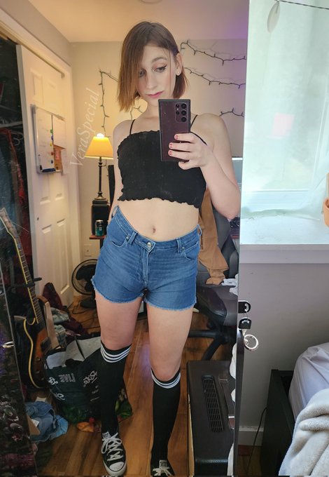 Watch Vera Special's leaked NSFW photo on TwXstars