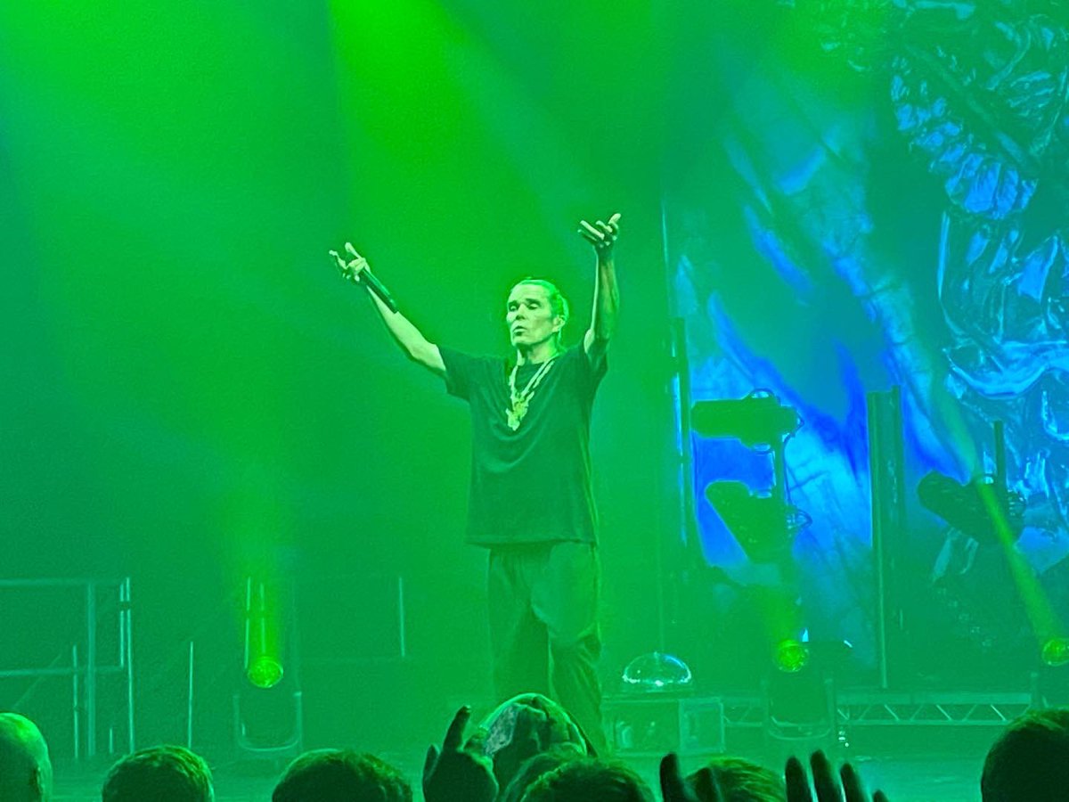 Breaksjunky's tweet photo. Absolutely loved every minute of last nights home coming gig for @ianbrown at the @o2vicwarehousemanc
Great warm up from @Dermo___
Then came the God Like Genius himself Ian Brown who flawlessly smashed the Victoria warehouse to bits #ianbrown #godlikegenius #dermo #gig #sublime https://t.co/4Te4up7G1g