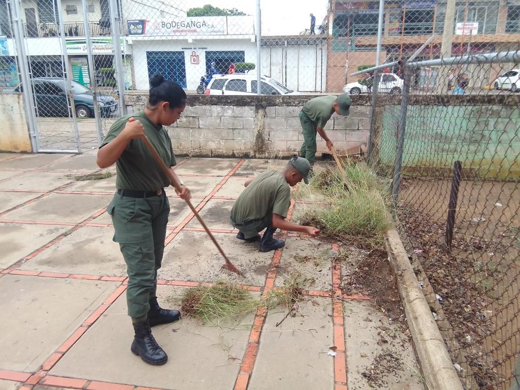 📢 #DeImportancia || Continuamos abordando las escuelas para un óptimo regreso a clases, desde Carora Edo. Lara se están realizando trabajos de recuperación en el Grupo Escolar "Ramón Pompilio Oropeza" y Escuela Básica "Morere". ¡Si se puede!
#SeAdelantoLaParranda #01Octubre