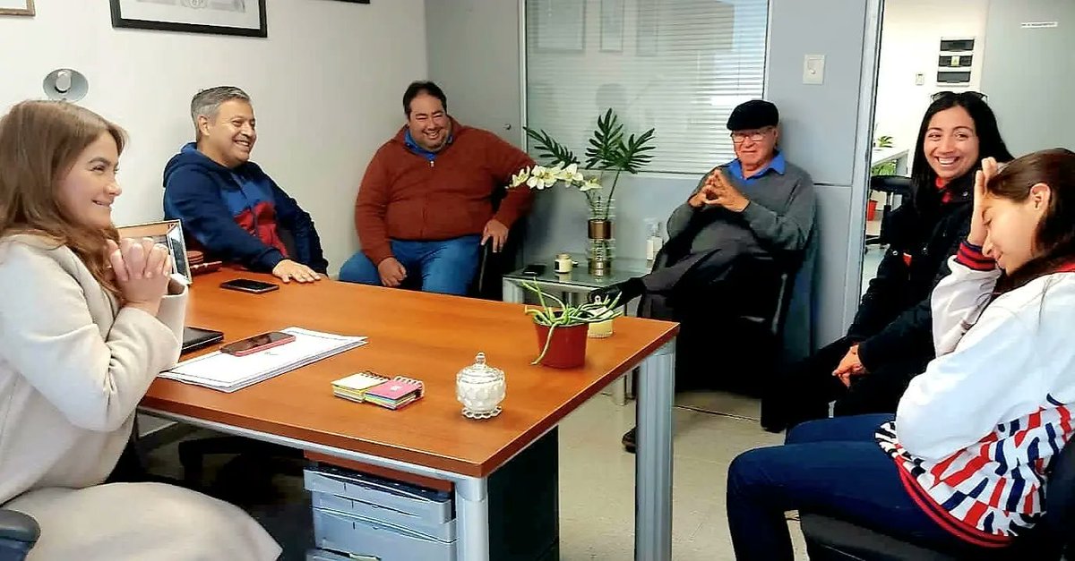 DecutRojas's tweet photo. #BuenSábado un orgullo, junto al ministro de Deportes, @Hectorjcorti, haber recibido tu visita Hanna Valenzuela, joven promesa misionera que ya es una realidad del tenis de alto rendimiento: primera en el ranking provincial y tercera en el nacional. https://t.co/7v9opc99Hx