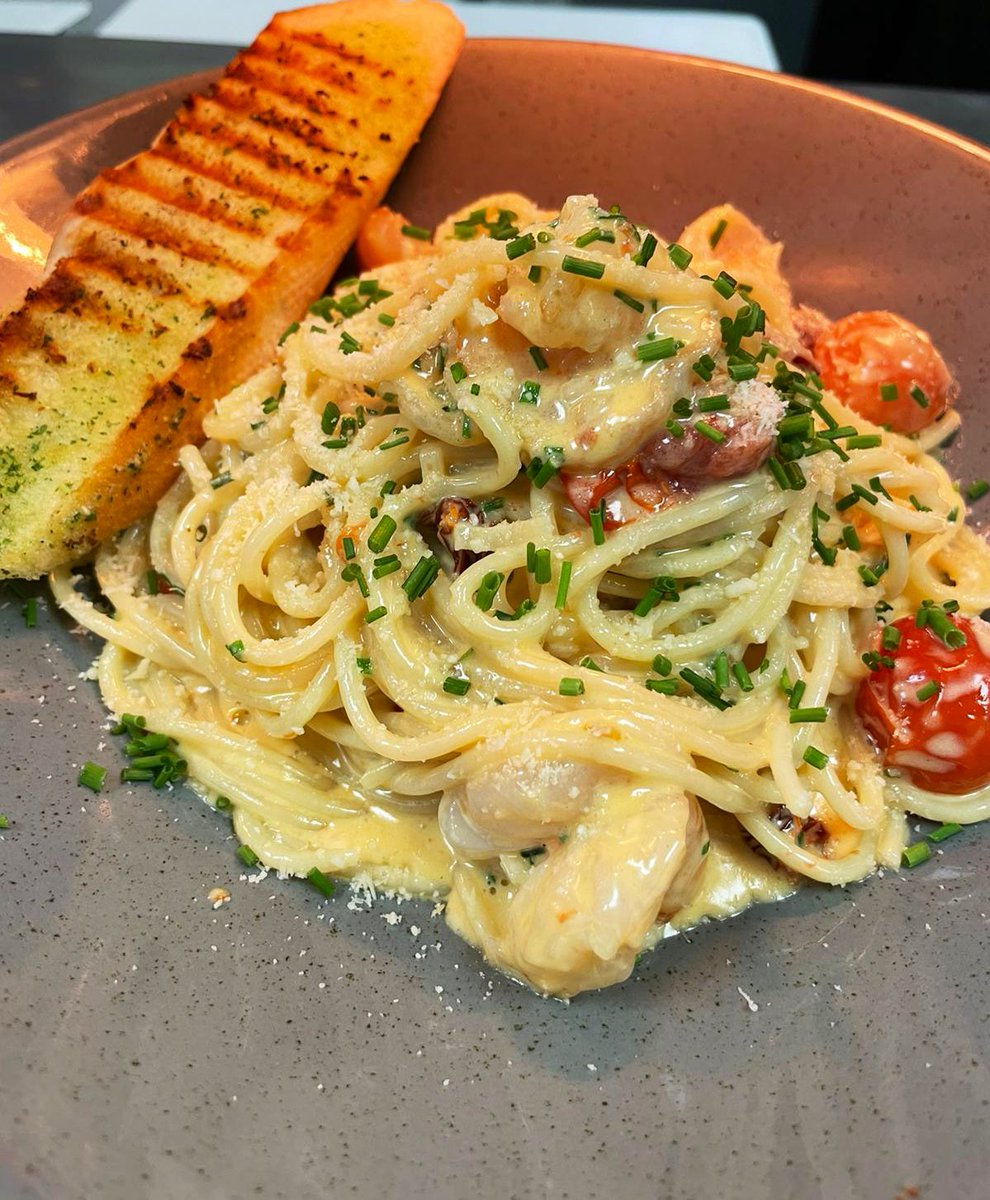 Barassie_KBGC's tweet photo. A couple of samples from tonight’s dinner menu.
King Prawn Linguine & Chicken Swiss
#Clubhouse #Dinner #Barassielinks #barassie #lovefood #getinmybelly #hellofood #food #yum #golffood #Foodies #cheflife #chef https://t.co/87PV0CLAGa
