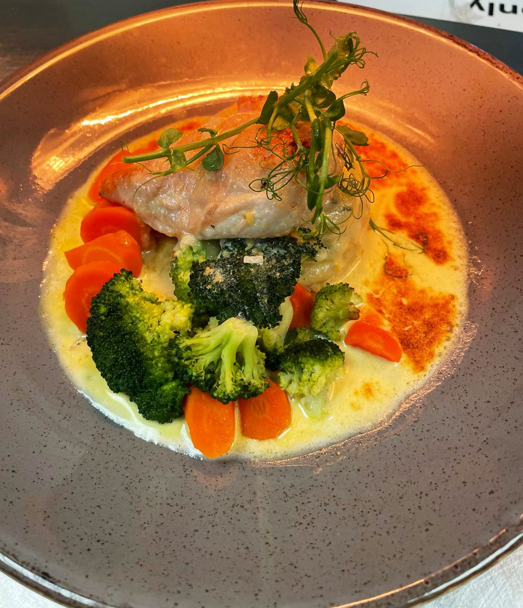 Barassie_KBGC's tweet photo. A couple of samples from tonight’s dinner menu.
King Prawn Linguine & Chicken Swiss
#Clubhouse #Dinner #Barassielinks #barassie #lovefood #getinmybelly #hellofood #food #yum #golffood #Foodies #cheflife #chef https://t.co/87PV0CLAGa