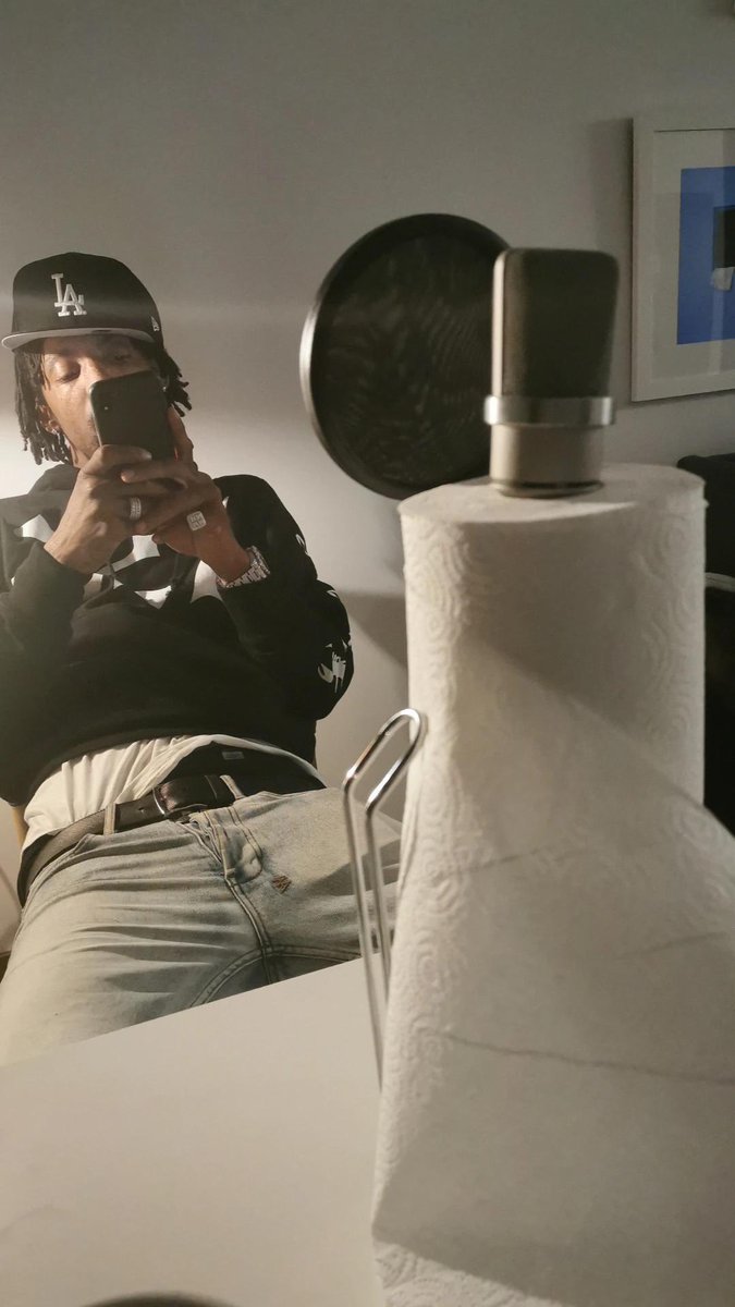 NicholasCraven_'s tweet photo. FAIR EXCHANGE NO ROBBERY WAS RECORDED ON A PAPER TOWEL MIC STAND. OUT NOW ON ALL STREAMING PLATFORMS https://t.co/mvIFI38g3e