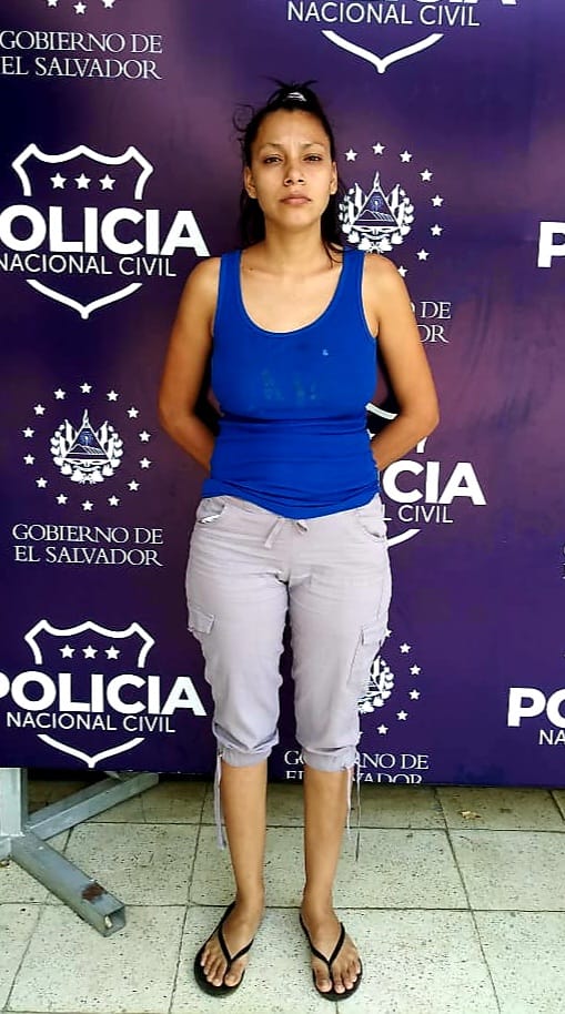 PNCSV's tweet photo. El video es de marzo de 2014, en ese año la terrorista Astrid Payés Pineda, fue capturada por el hecho, sin embargo un juez la liberó.

Gracias a la #GuerraContraPandillas esta mujer fue capturada en junio de 2022 y estará en la cárcel por los próximos 20 años. https://t.co/MmiOzNeZwd