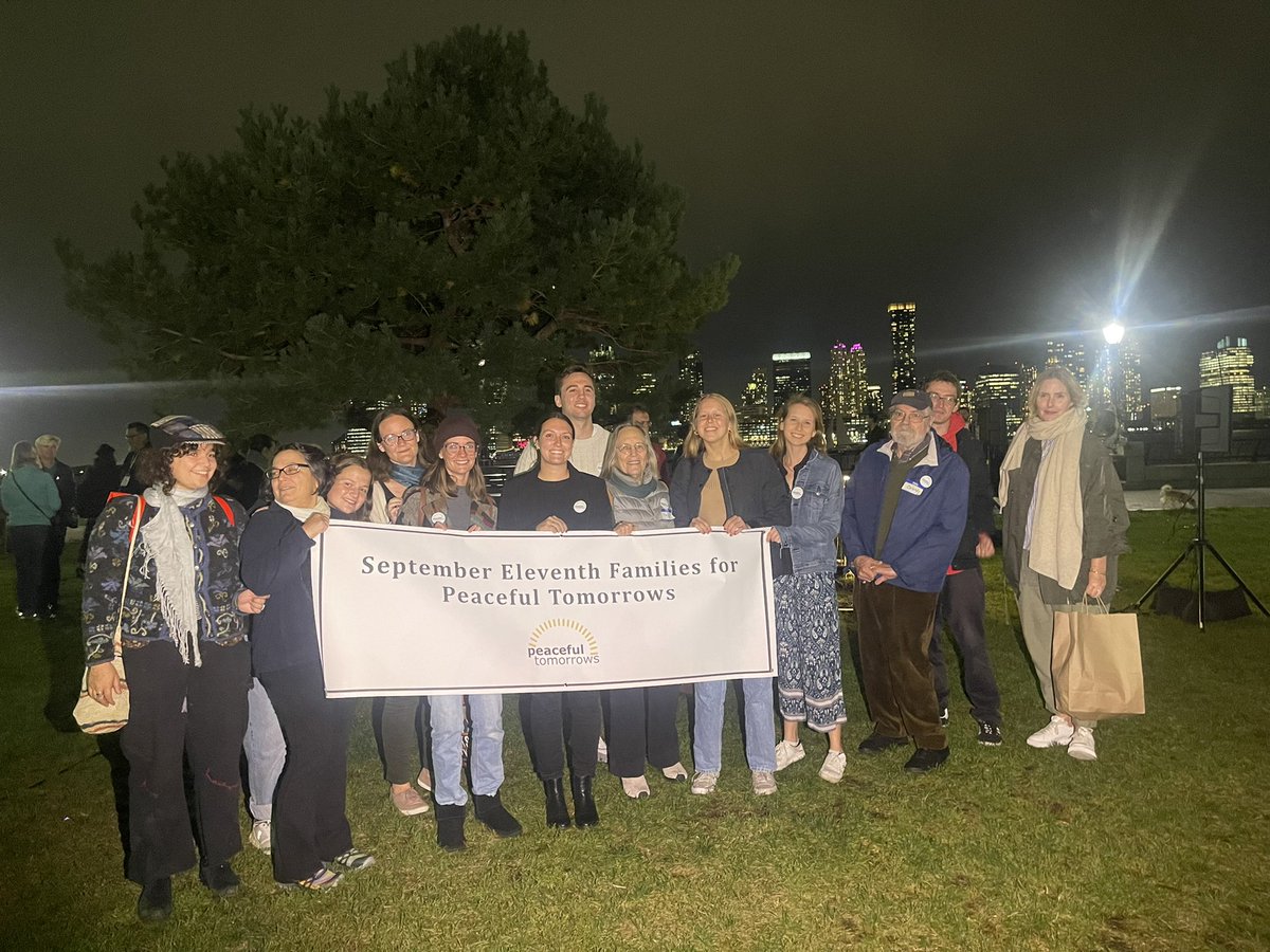 PeacefulTomorro's tweet photo. Peaceful Tomorrows members gave Little Amal a shawl with kind and welcoming messages yesterday in Battery Park. What a beautiful event! @walkwithamal https://t.co/MQaUthuWlh